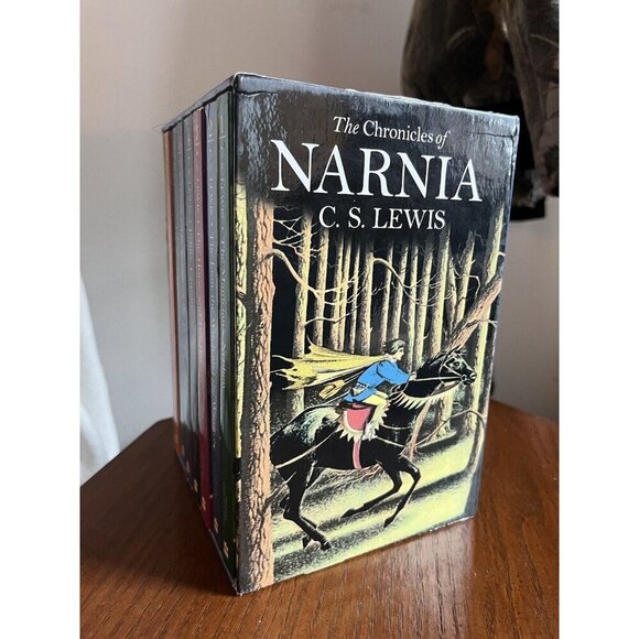 Chronicles of Narnia Set.: The Chronicles of Narnia Full-Color Paperback 7-Book - Picture 3 of 16